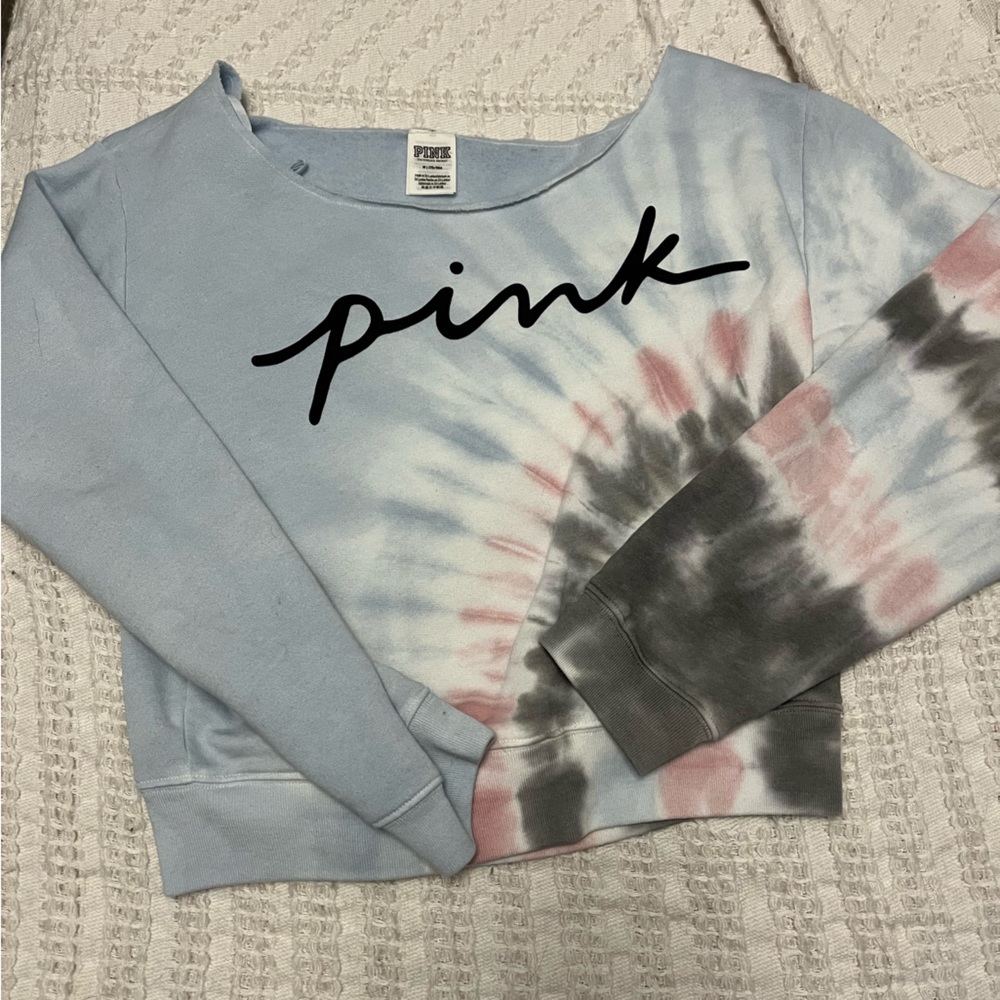 Tie due vs pink sweatshirt